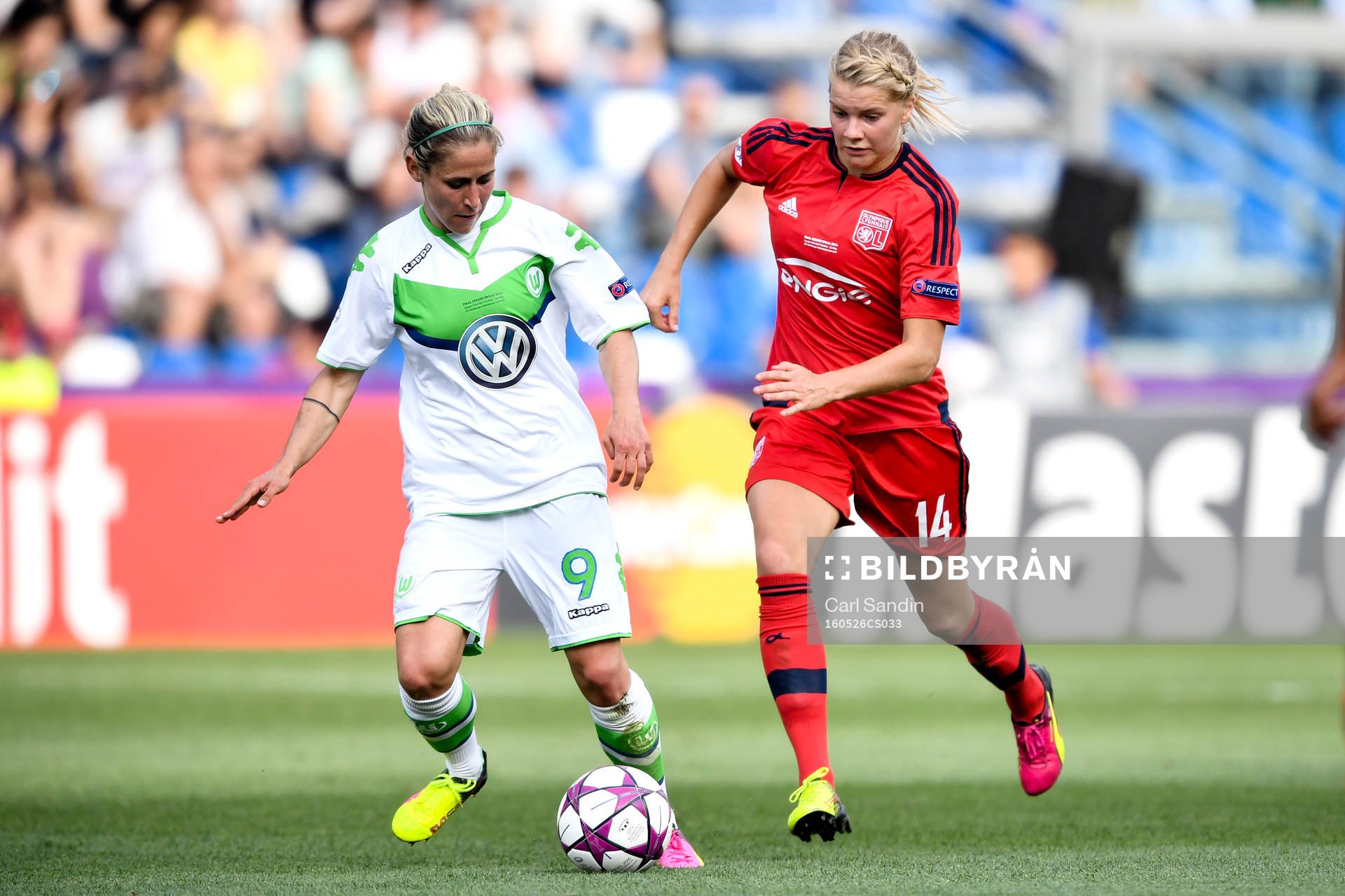 Wolfsburgs Anna Blässe och Lyons Ada Hegerberg
