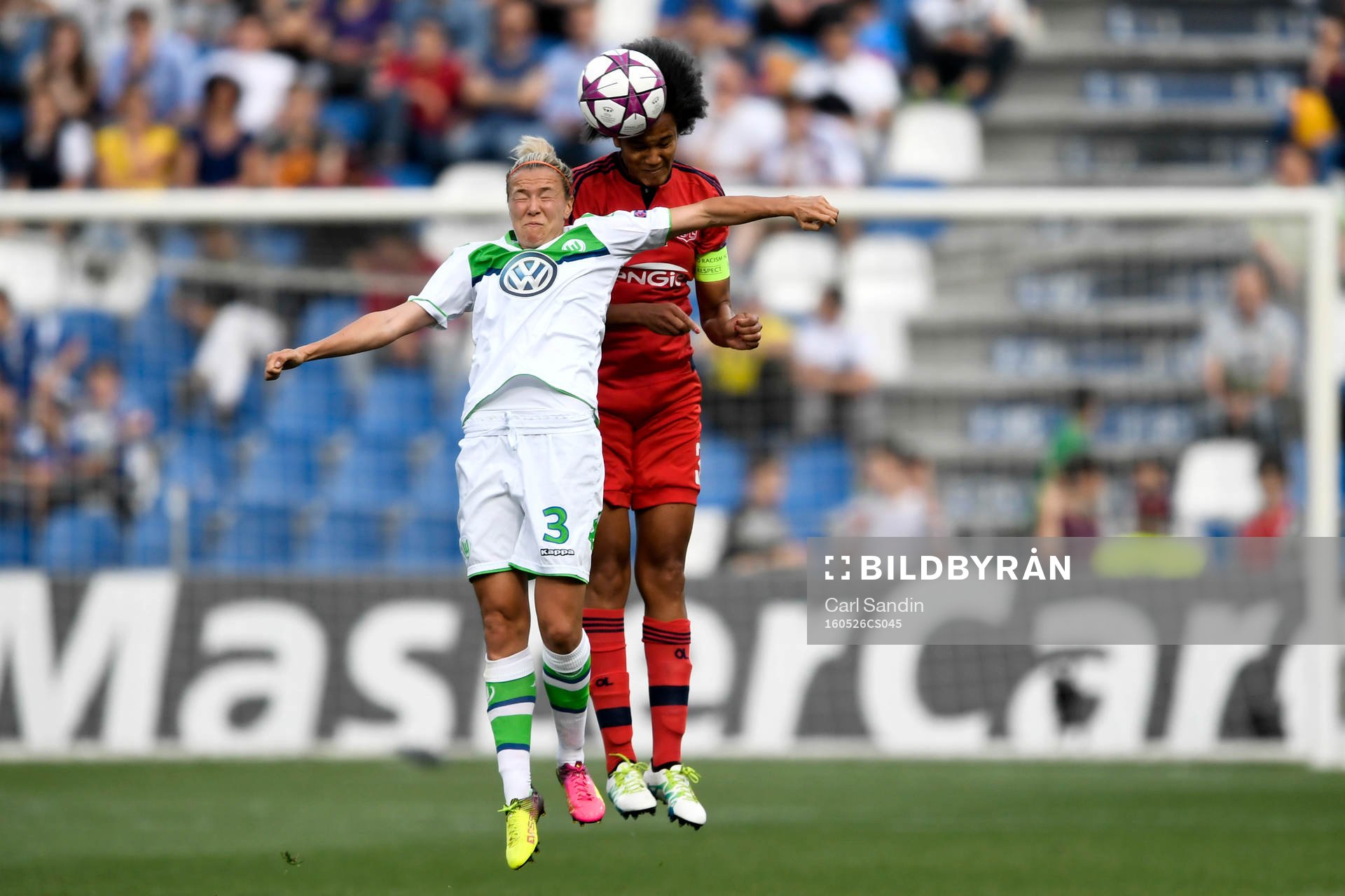 Wolfsburgs Zsanett Jakabfi och Lyons Wendie Renard