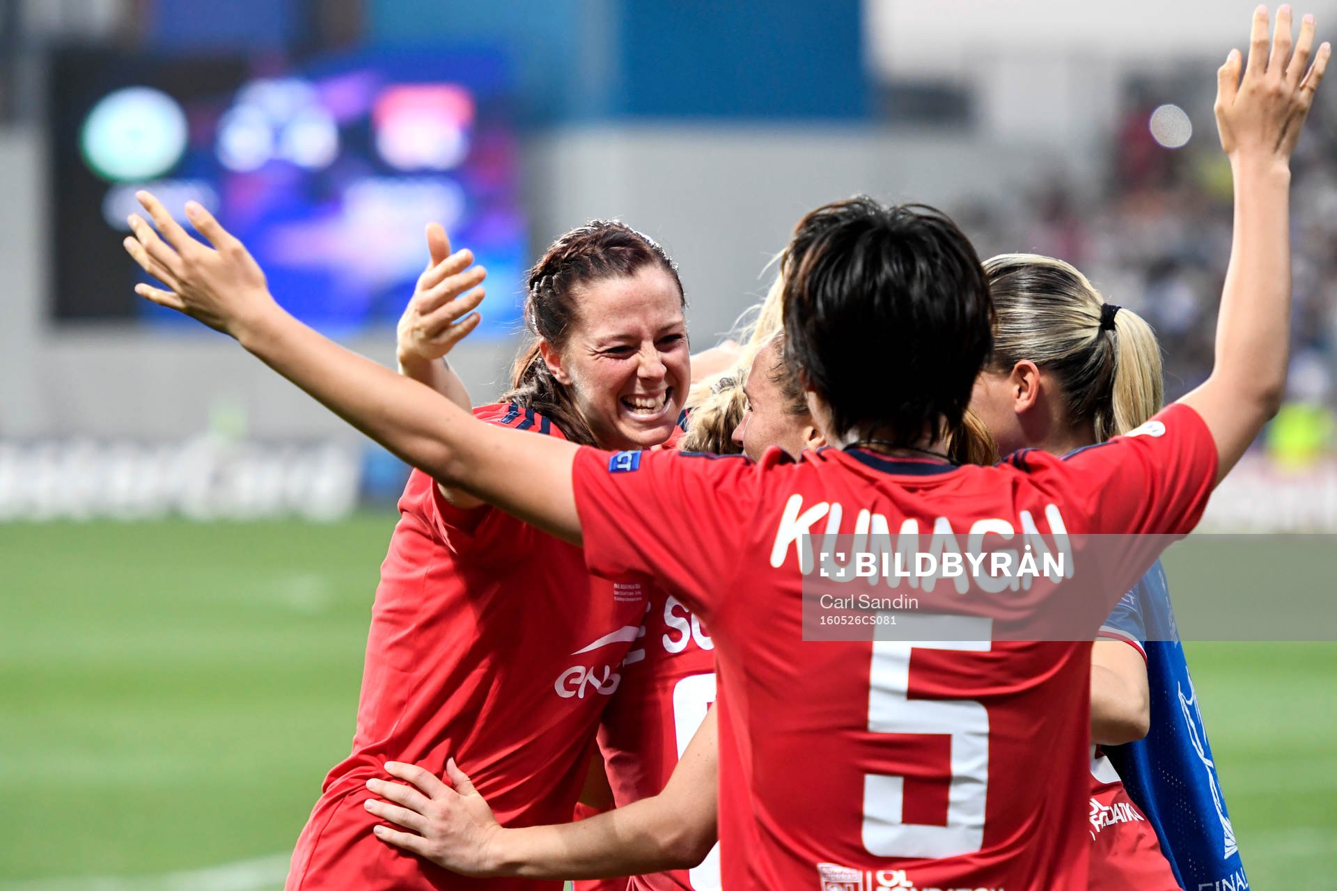 Lyons Lotta Schelin kramar om Saki Kumagai