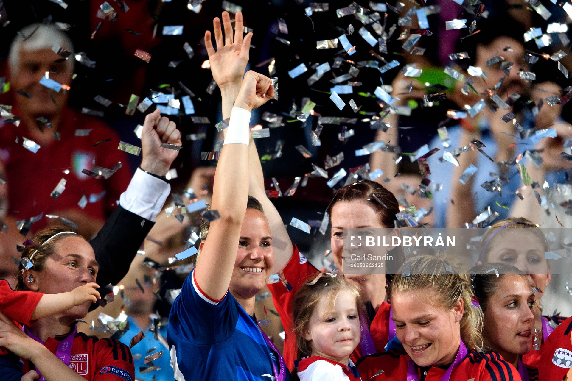 Lyons Lotta Schelin jublar med laget