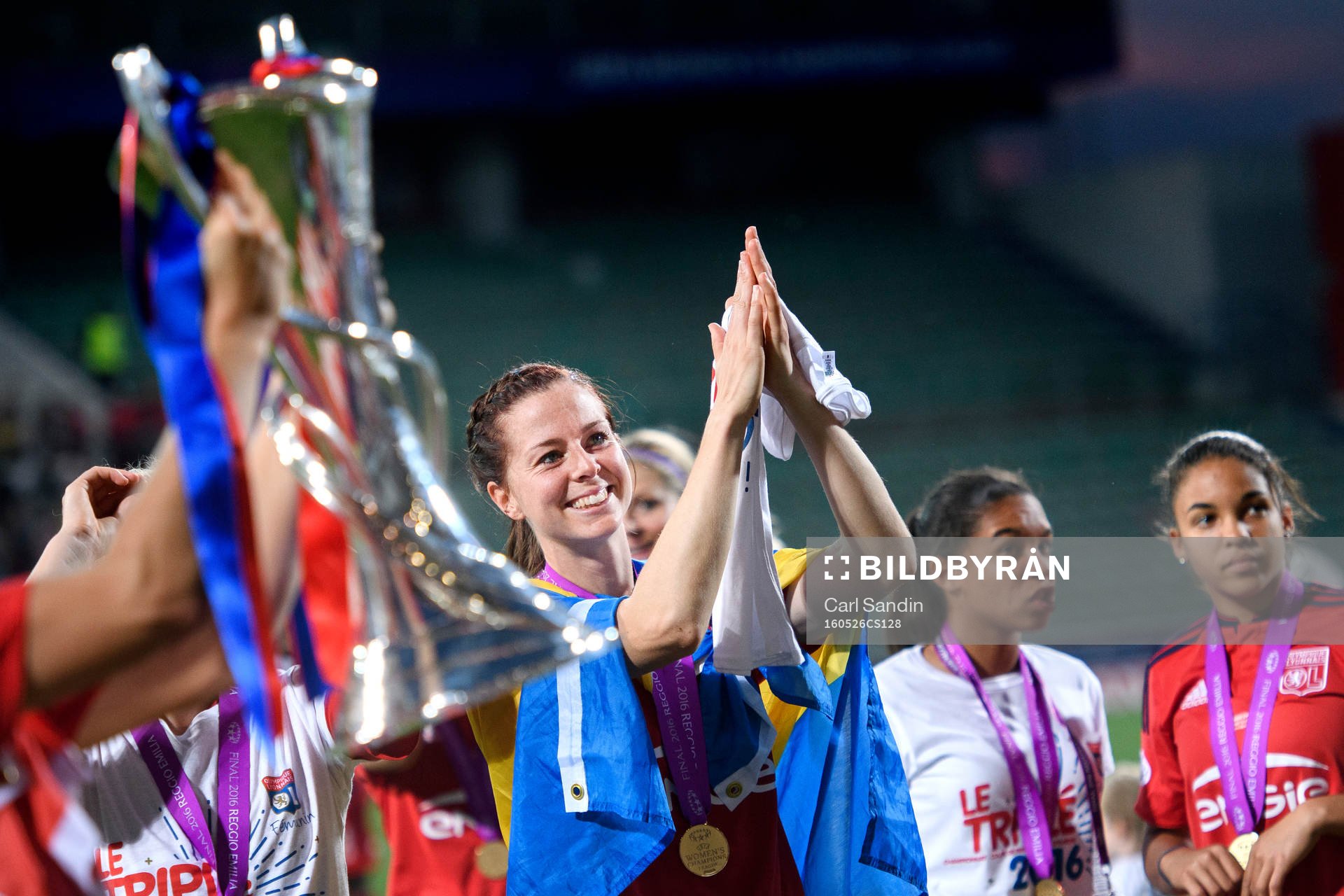 Lyons Lotta Schelin tackar publiken