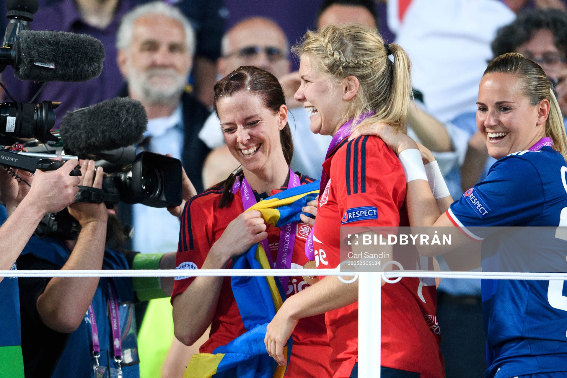 Lyons Lotta Schelin jublar med Ada Hegerberg