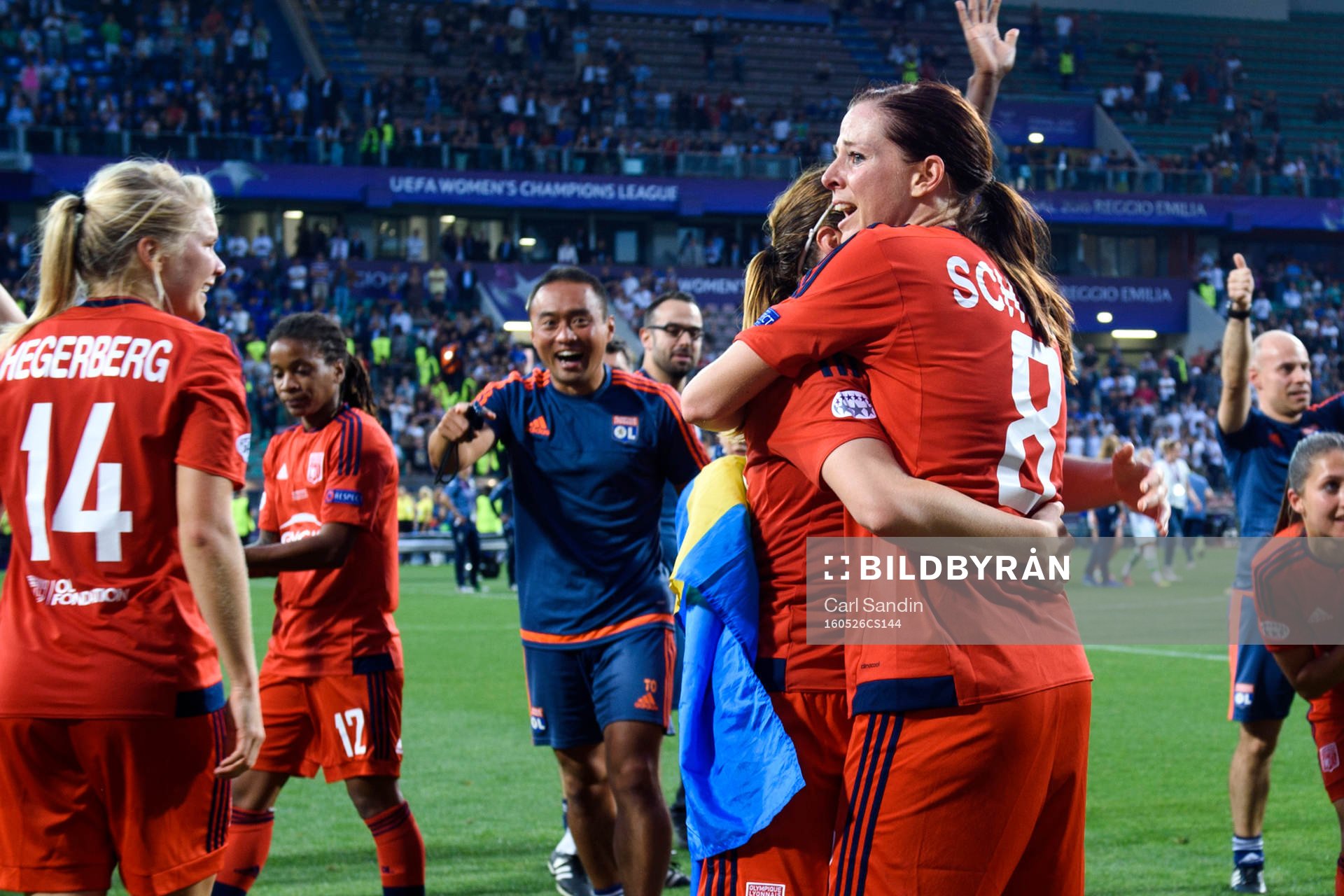 Lyons Lotta Schelin kramar om Camille Abily