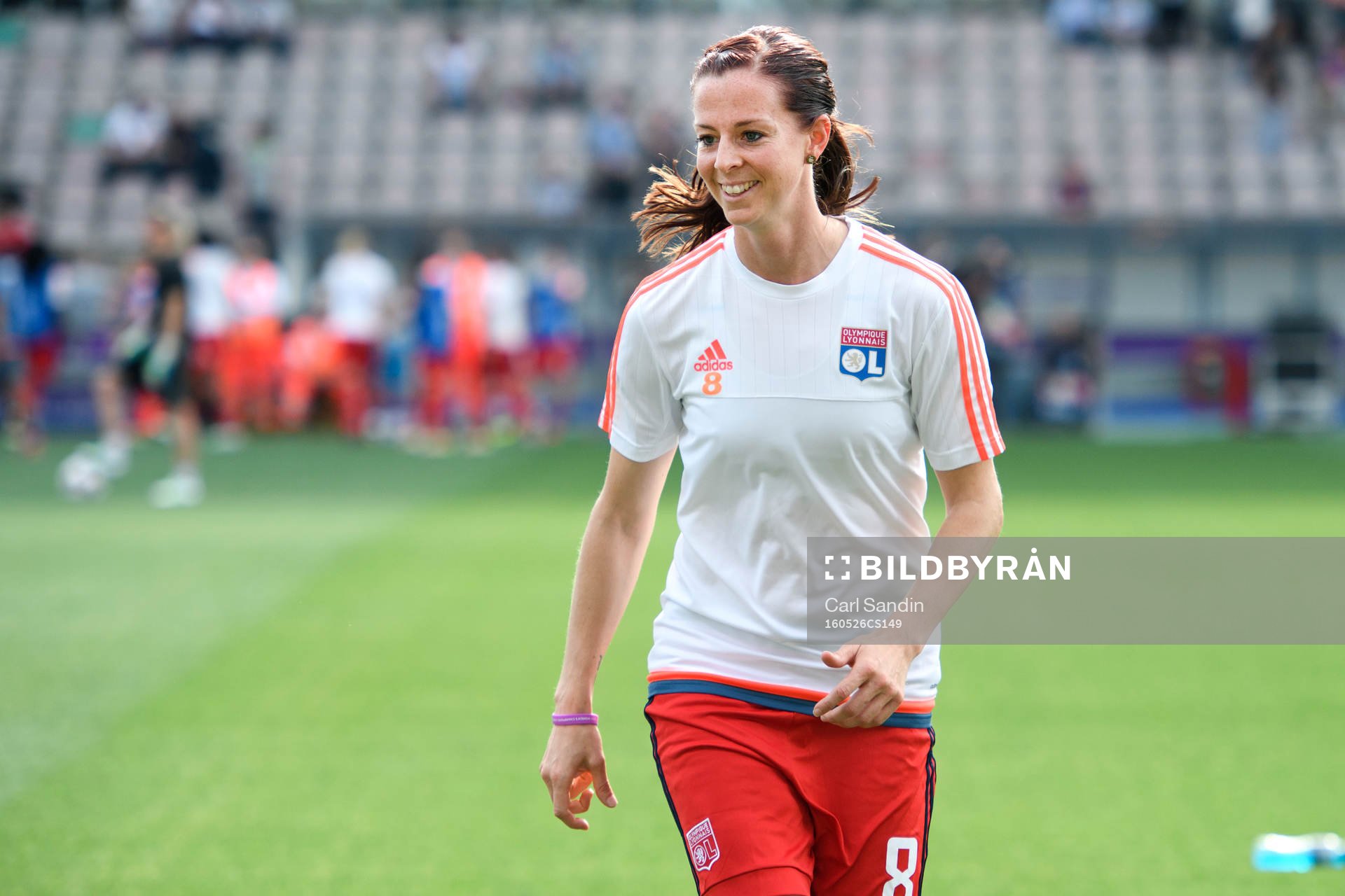Lyons Lotta Schelin värmer upp innan finalen i Champions