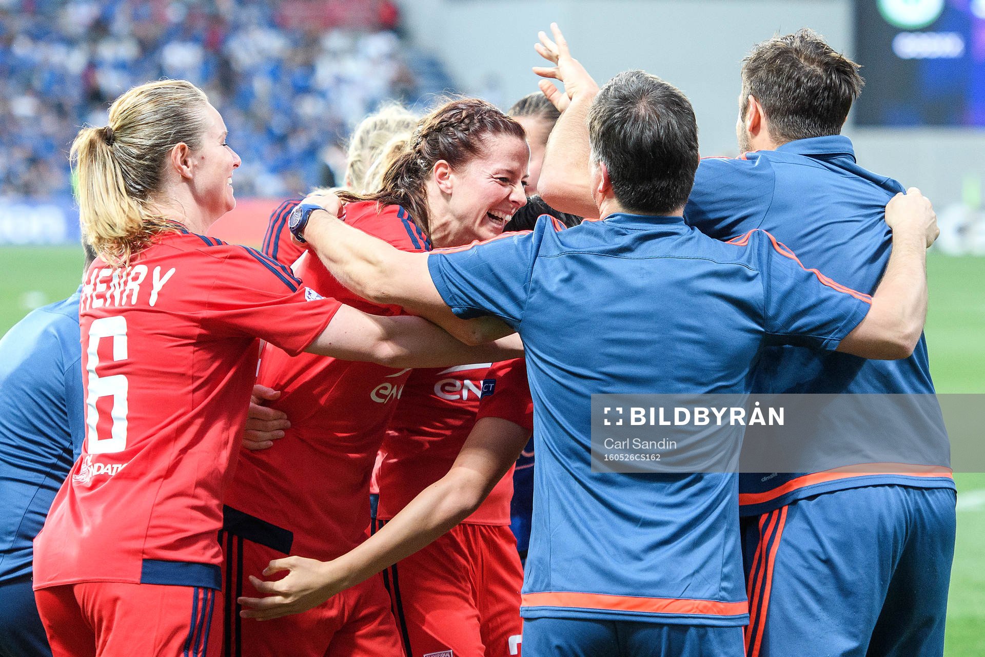 Lyons Lotta Schelin firar med sina lagkamrater