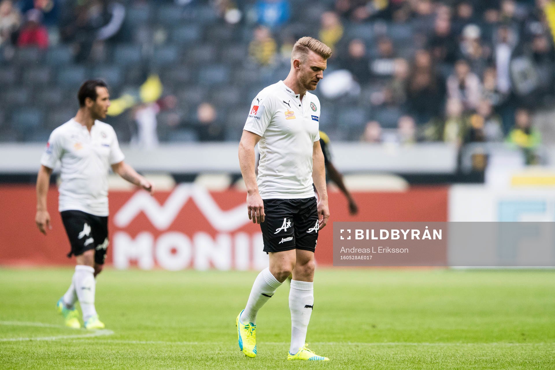 Örebros Michael Almebäck ser deppig ut