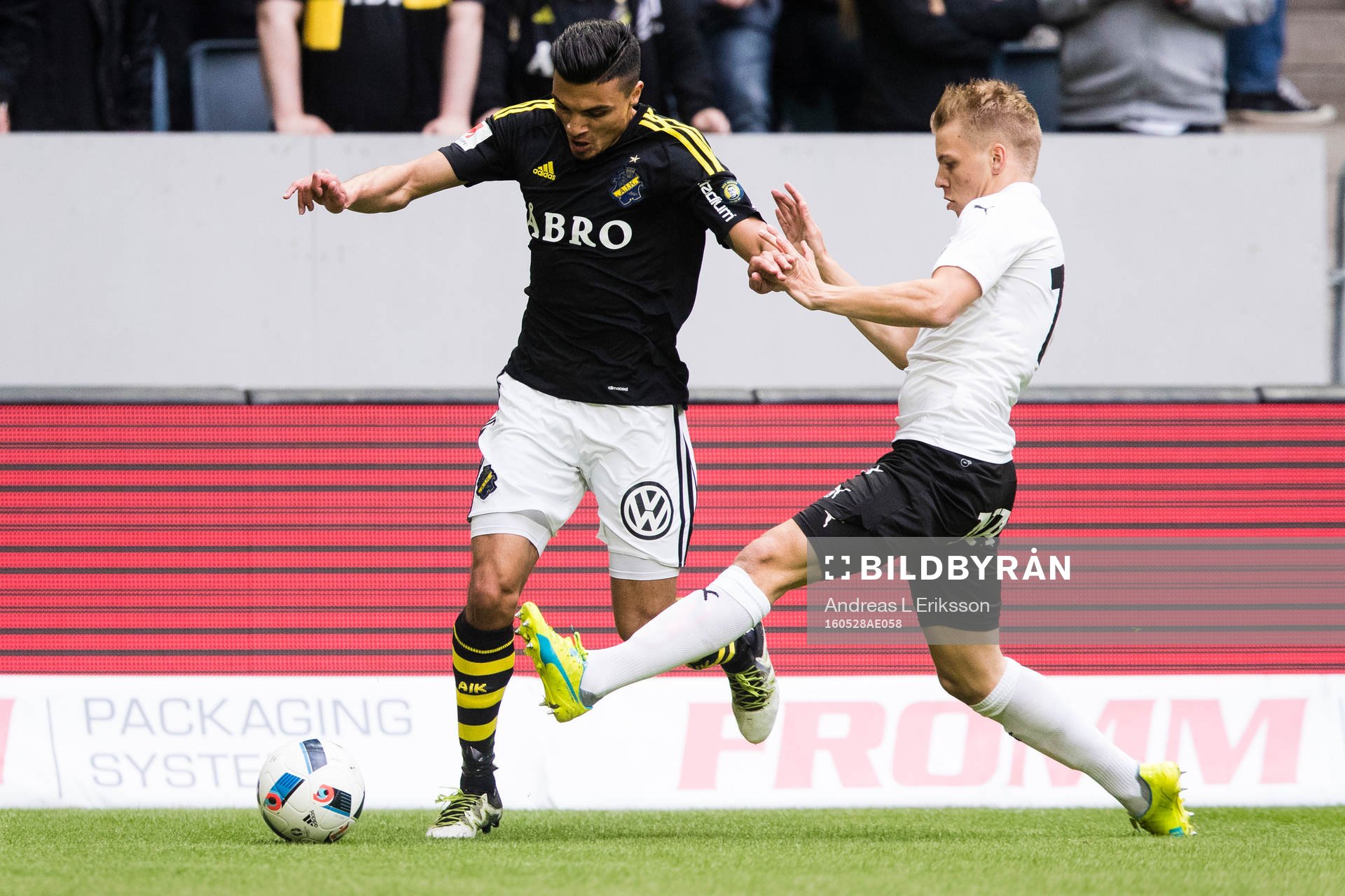 s Ahmed Yasin och Örebros Sebastian Ring