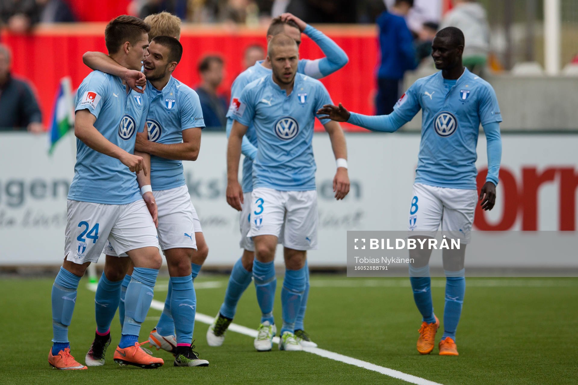 Malmö FF jublar efter att Vidar Örn Kjartansson gjort 3-1 målet under fotbollsmatchen i Allsvenskan mellan Östersund och Malmö FF den 28 maj 2016 i Östersund.