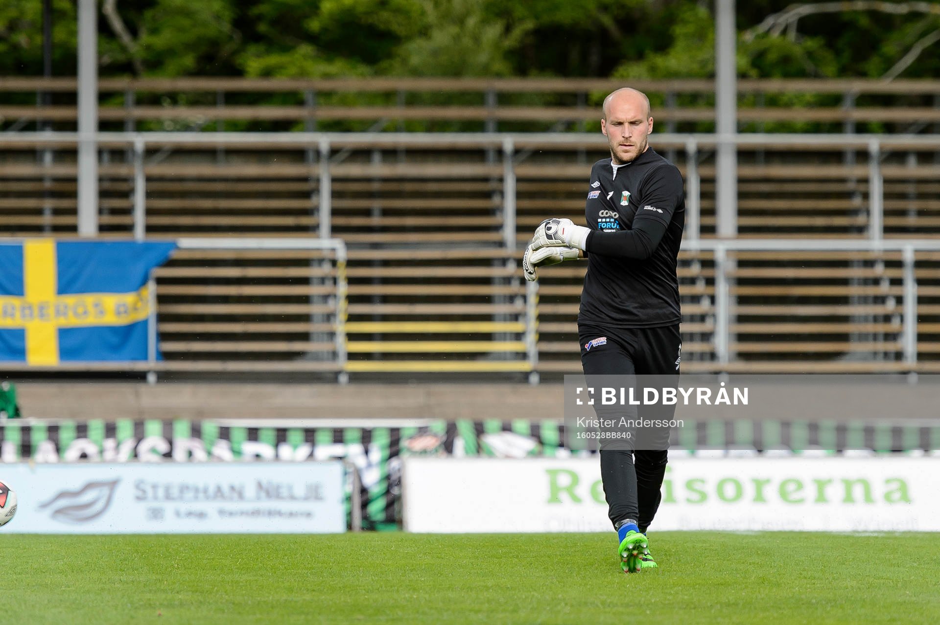 Varbergs målvakt Peter Dahlberg före fotbollsmatchen i