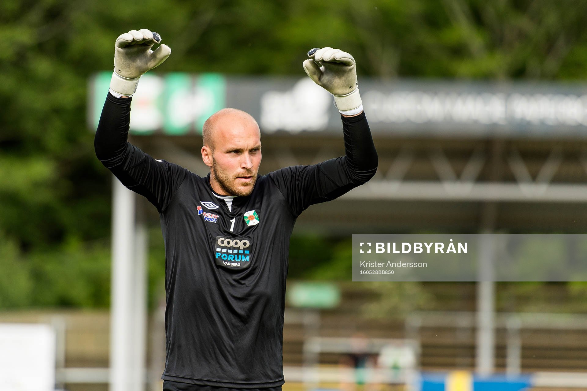 Varbergs målvakt Peter Dahlberg före fotbollsmatchen i