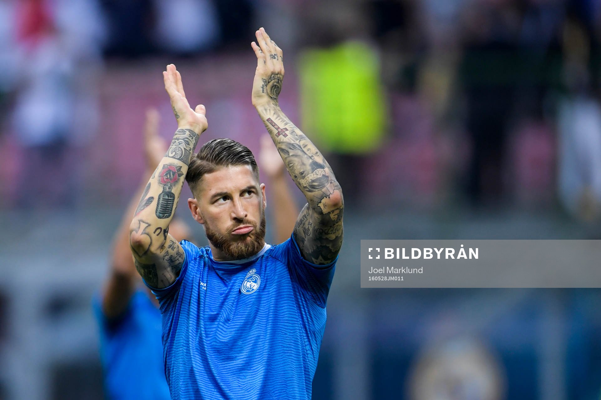 Real Madrids Sergio Ramos klappar mot publiken