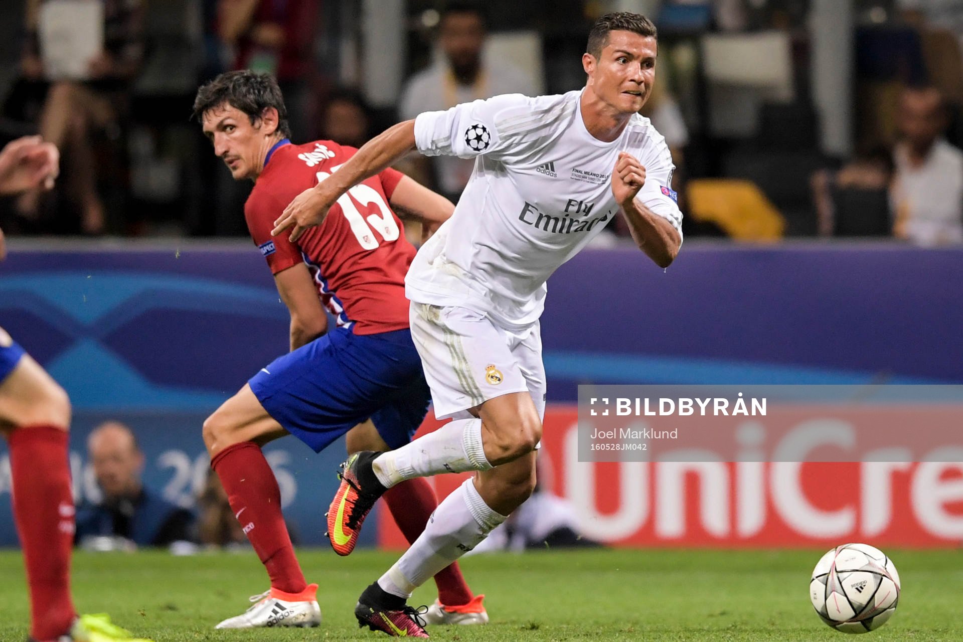 Real Madrids Cristiano Ronaldo tar sig förbi Atletico