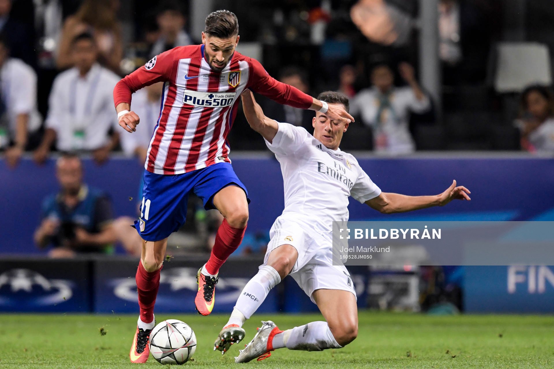 Atletico Madrids Yannick Carrasco och Real Madrids Lucas