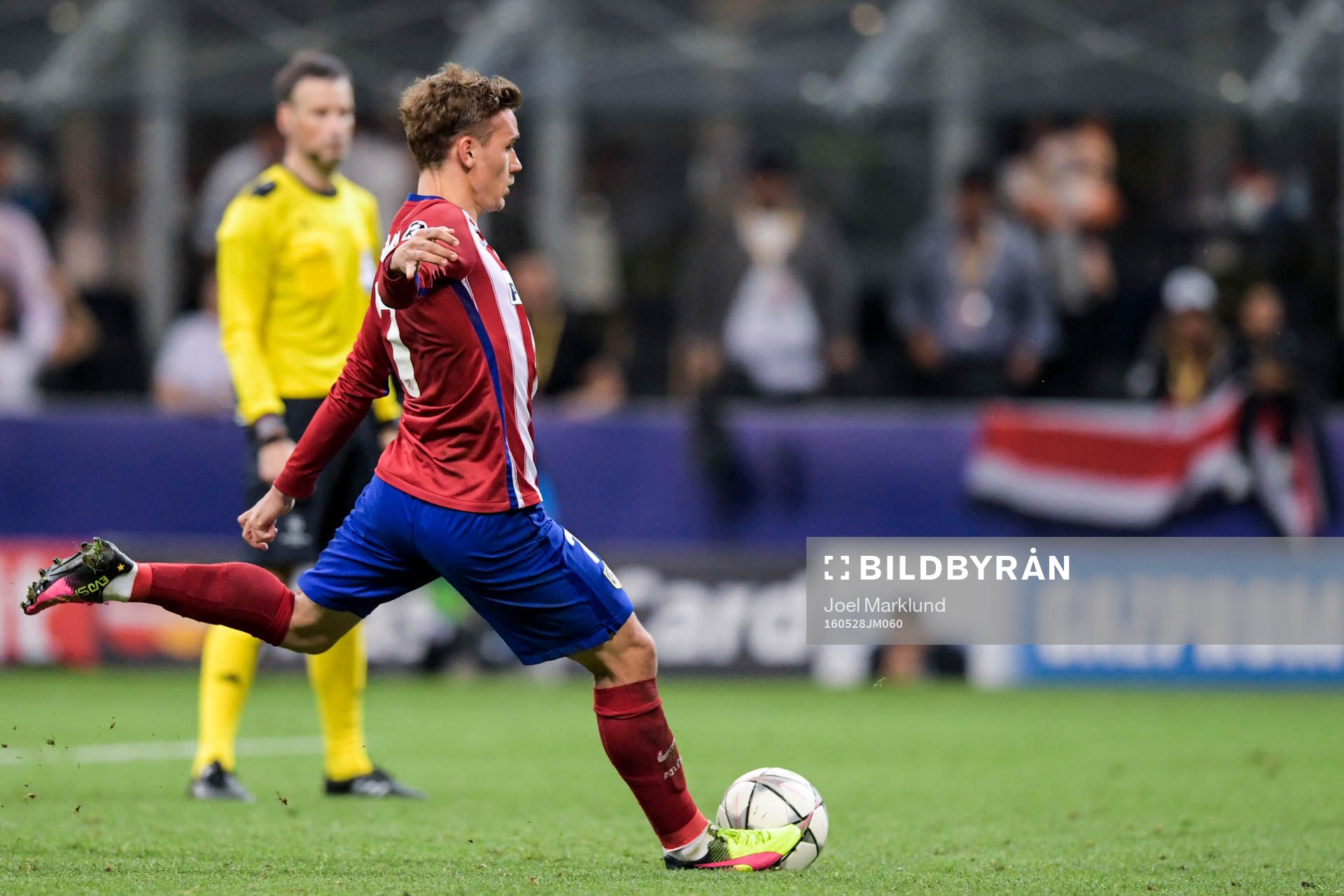 Atletico Madrids Antoine Griezmann sätter sin straff