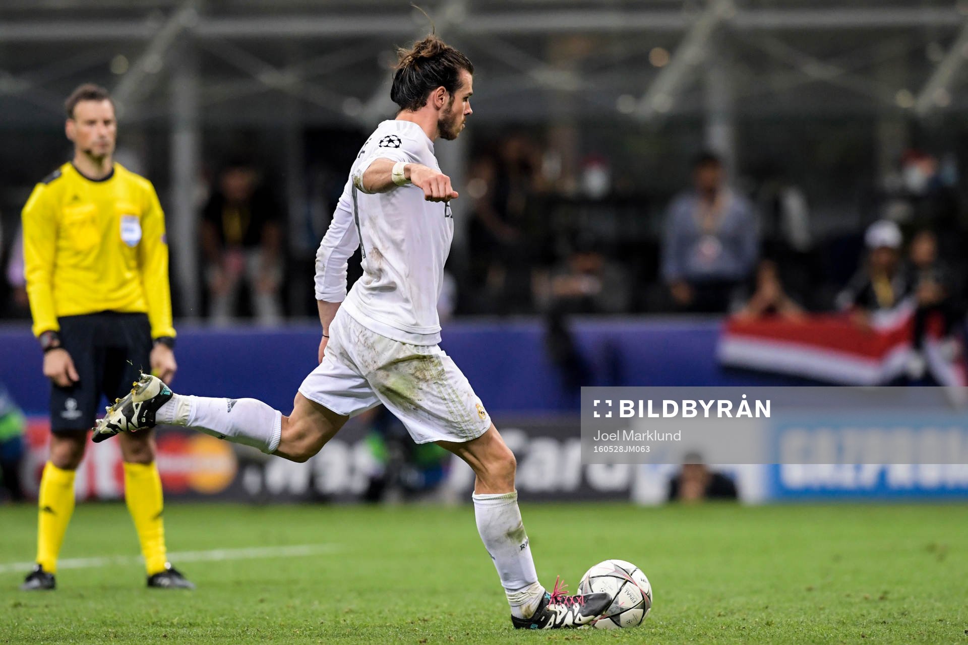 Real Madrids Gareth Bale sätter sin straff