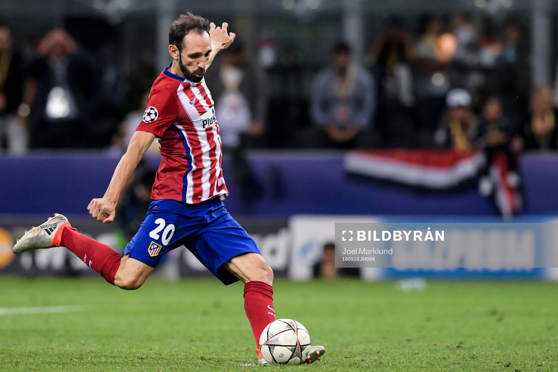 Atletico Madrids Juanfran missar sin straff under finalen i Champions League mellan Real Madrid och Atletico Madrid den 28 maj 2016 i Milano.