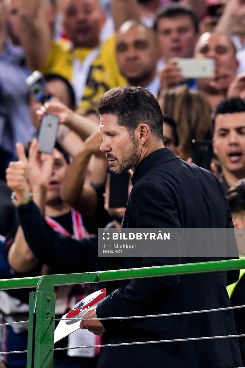 Atletico Madrids tränare Diego Simeone deppar