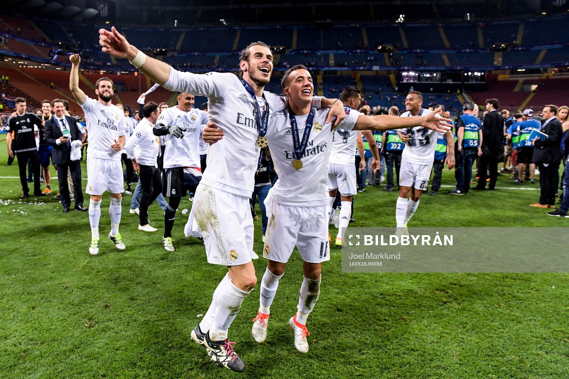 Real Madrids Gareth Bale och Lucas Vazquez jublar