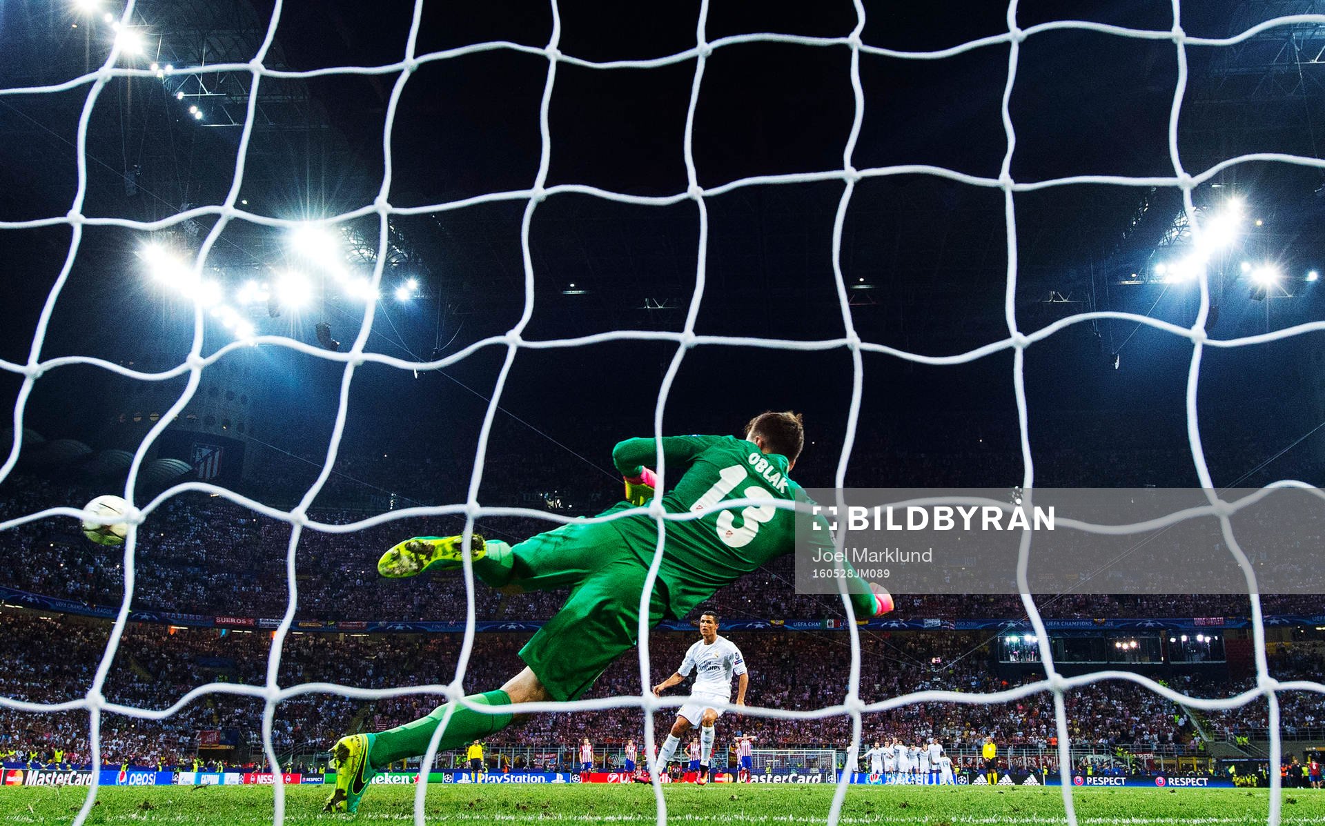 Real Madrids Cristiano Ronaldo skjuter in