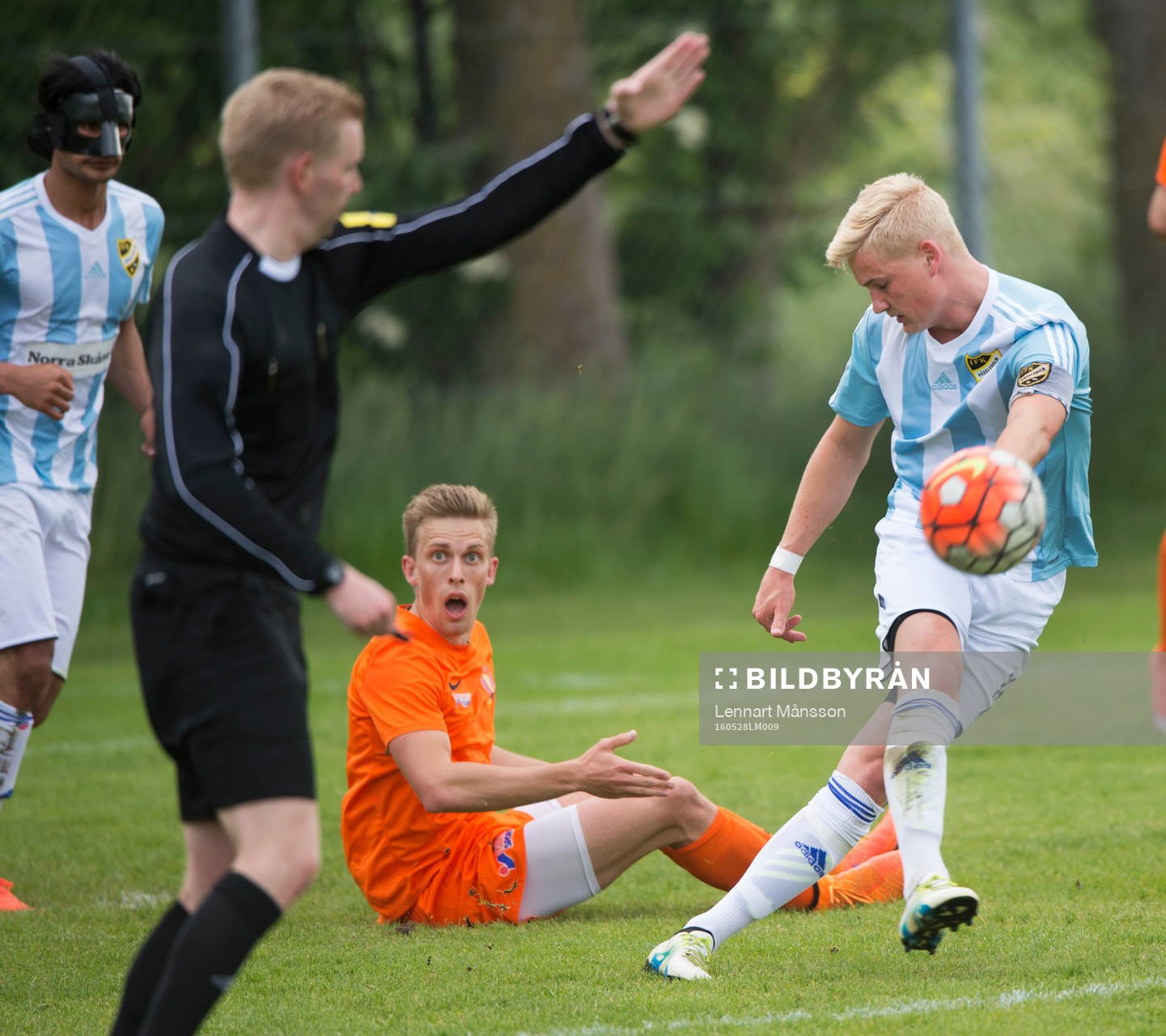 IFK Hässleholms Linus Svensson i matchen i division 2