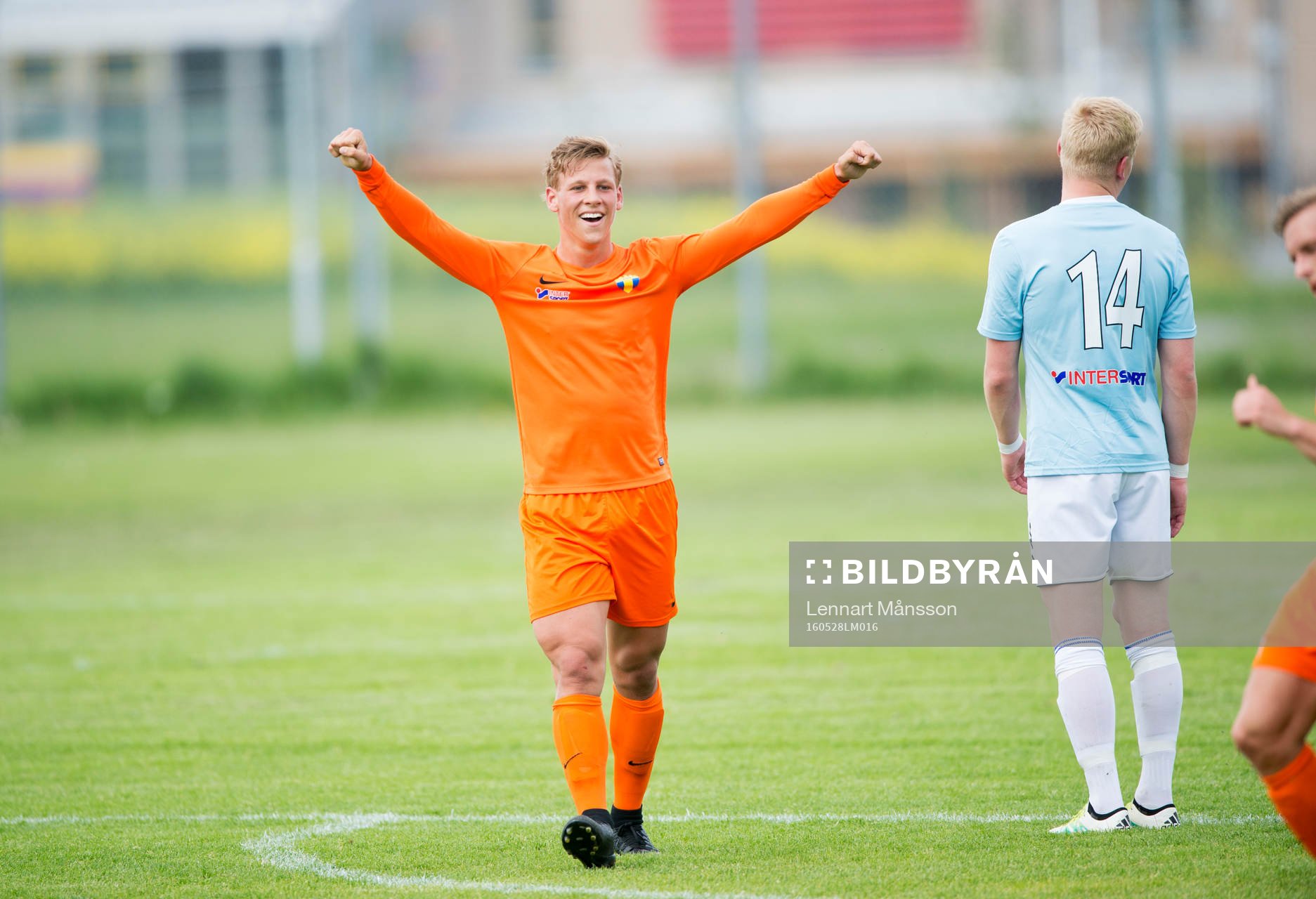 Torn har gjort mål och jublar i matchen i division 2