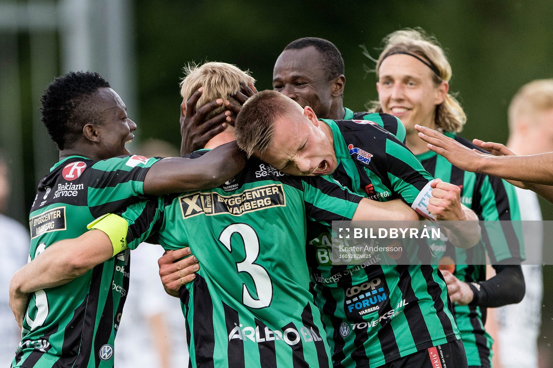 Varbergs Ivan Näsberg knyter näven och jublar