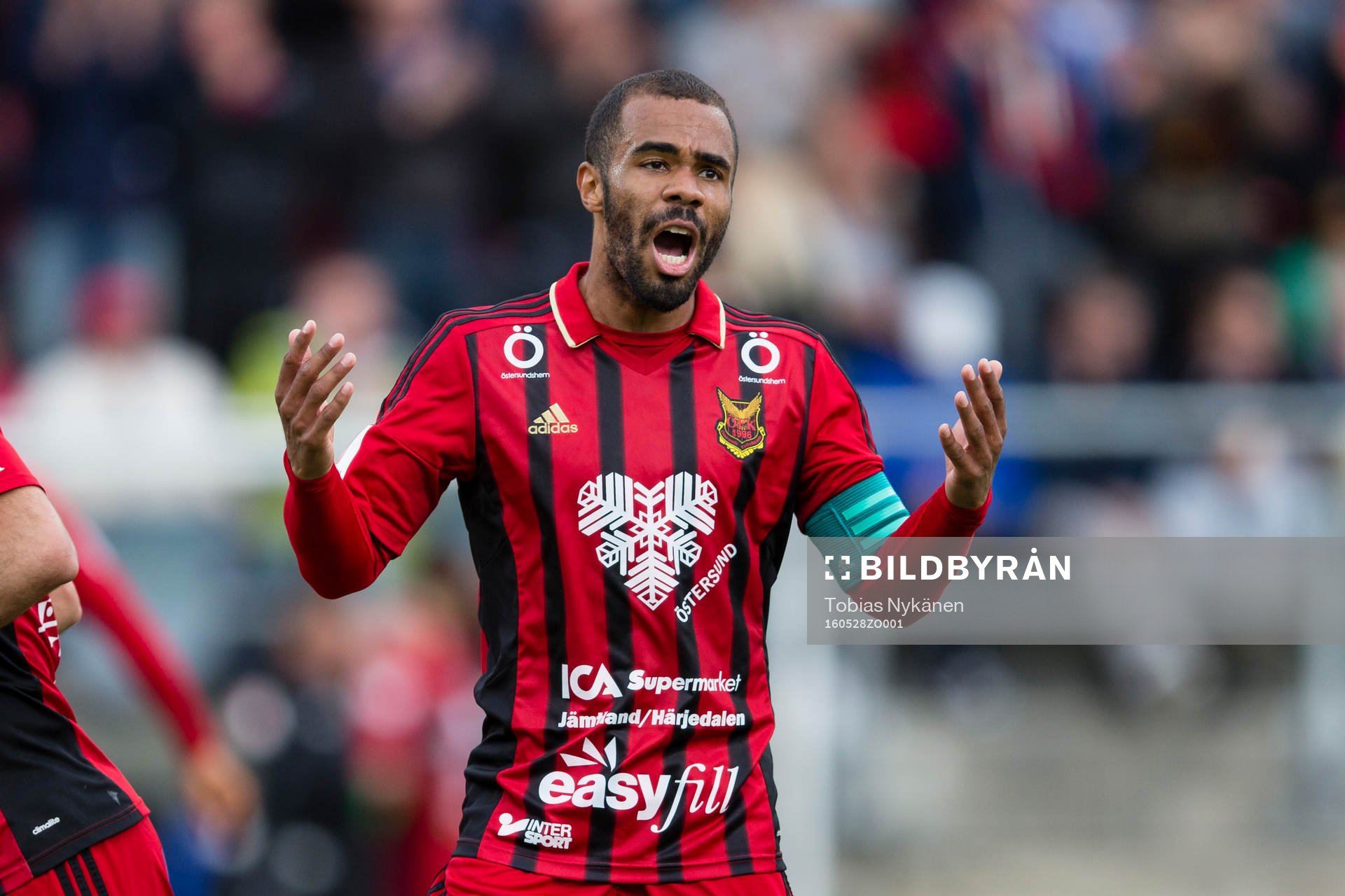Östersunds Alex Dyer jublar