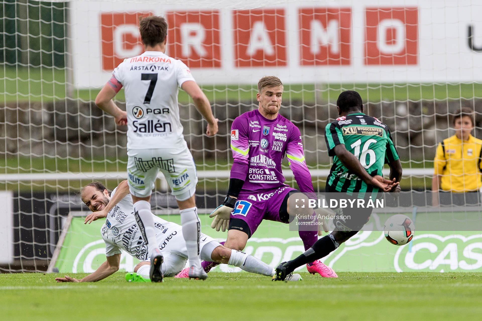 Varbergs Nsima Peter skjuter utanför