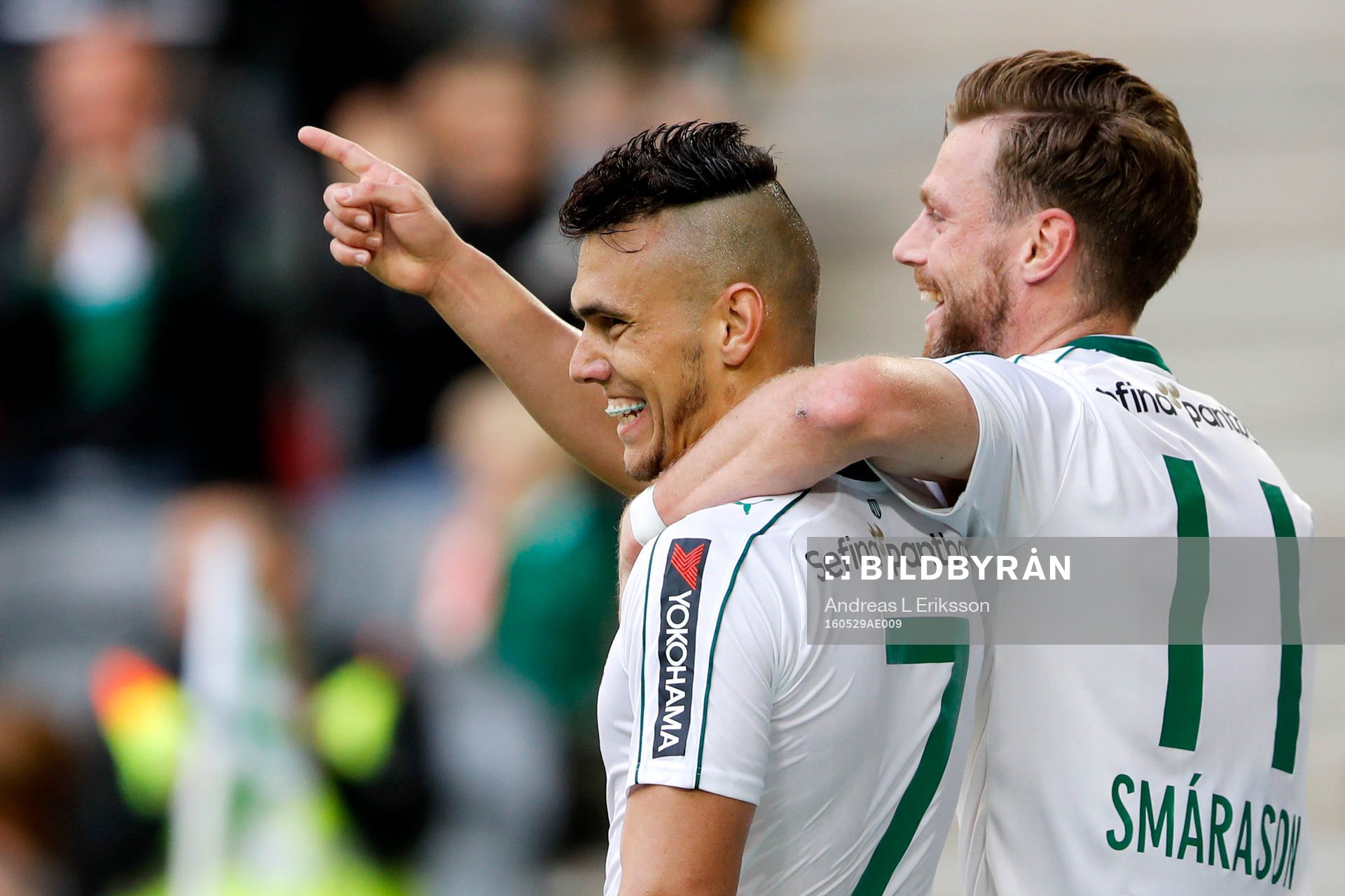 Hammarbys Alexssander Medeiros de Azeredo och Arnor Smarason jublar efter 2-0 av Alex under fotbollsmatchen i Allsvenskan mellan Hammarby och Gefle den 29 maj 2016 i Stockholm.