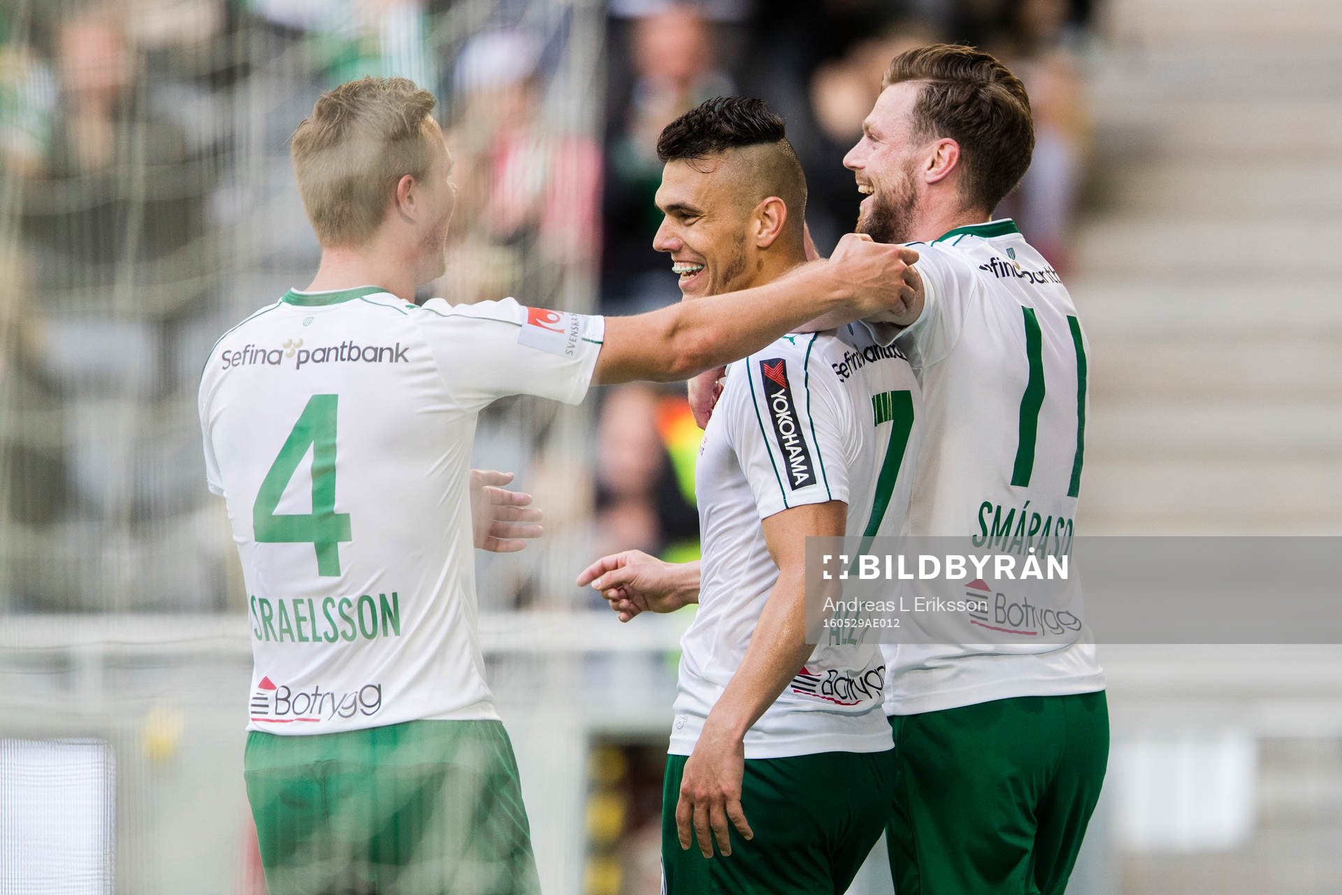 Hammarbys Erik Israelsson och Arnor Smarason gratulerar Alexssander Medeiros de Azeredo (m) till 2-0 under fotbollsmatchen i Allsvenskan mellan Hammarby och Gefle den 29 maj 2016 i Stockholm.