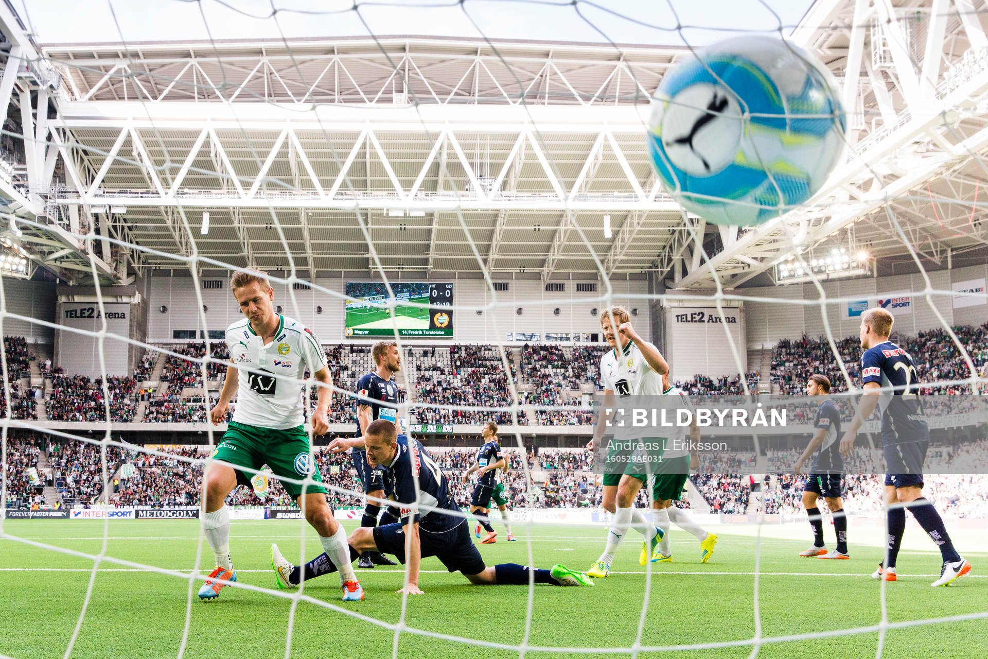 Hammarbys Erik Israelsson gör 1-0 för Hammarby och jublar tillsammans med Hammarbys Lars Saetra under fotbollsmatchen i Allsvenskan mellan Hammarby och Gefle den 29 maj 2016 i Stockholm.