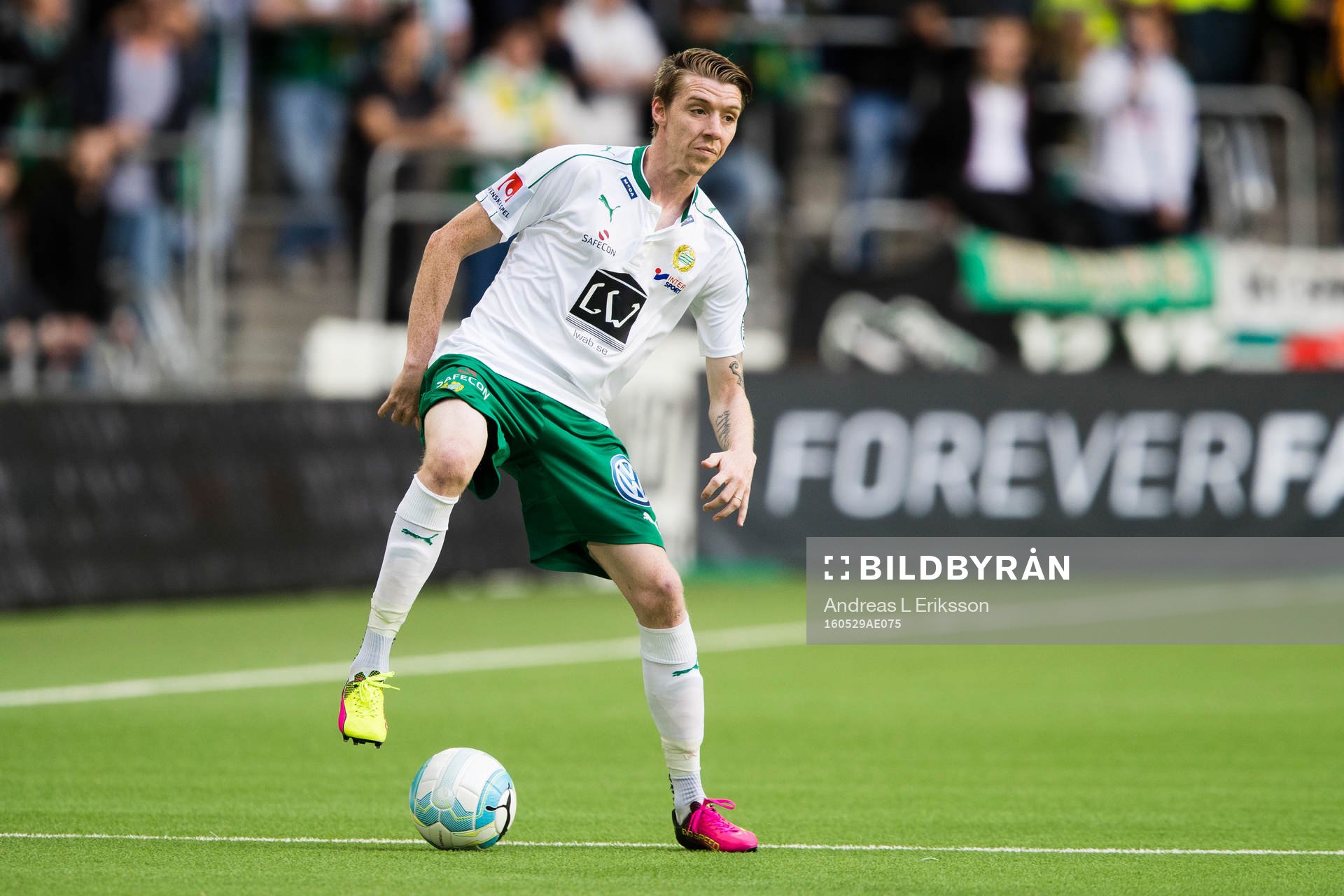 Hammarbys Birkir Már Saevarsson med bollen