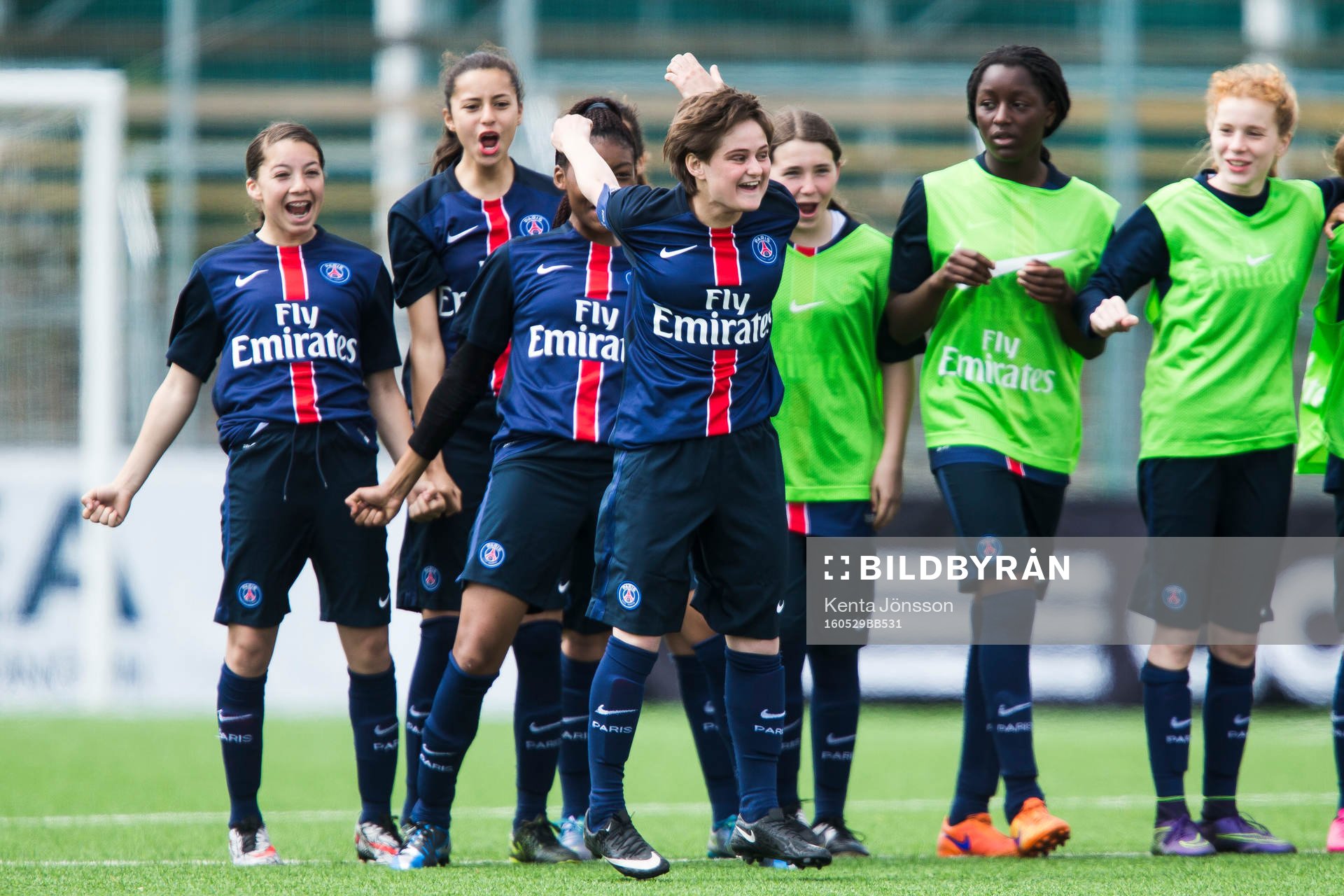 Paris Saint-Germain svenske spelare jublar med lagkamrater