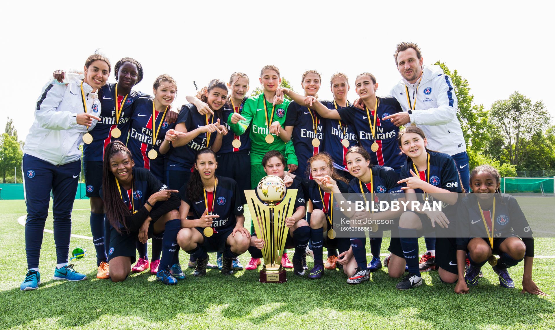 Paris Saint-Germain spelare med pokalen