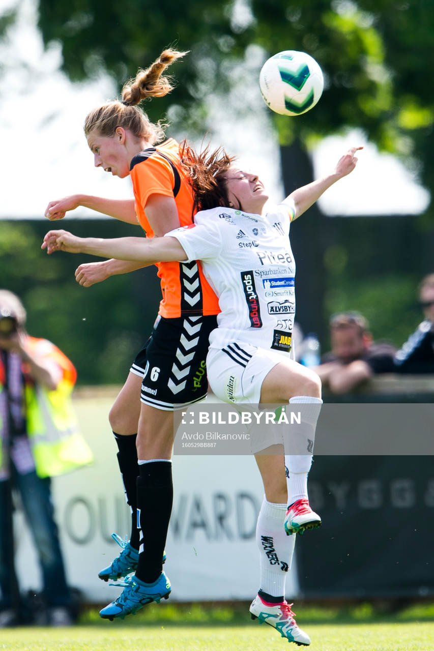Kristianstads Amanda Edgren och Piteås Josefin Johansson i