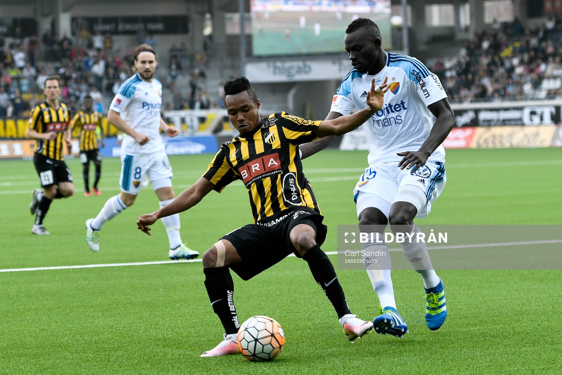 Häckens Nasiru Mohammed och Djurgårdens Omar Colley