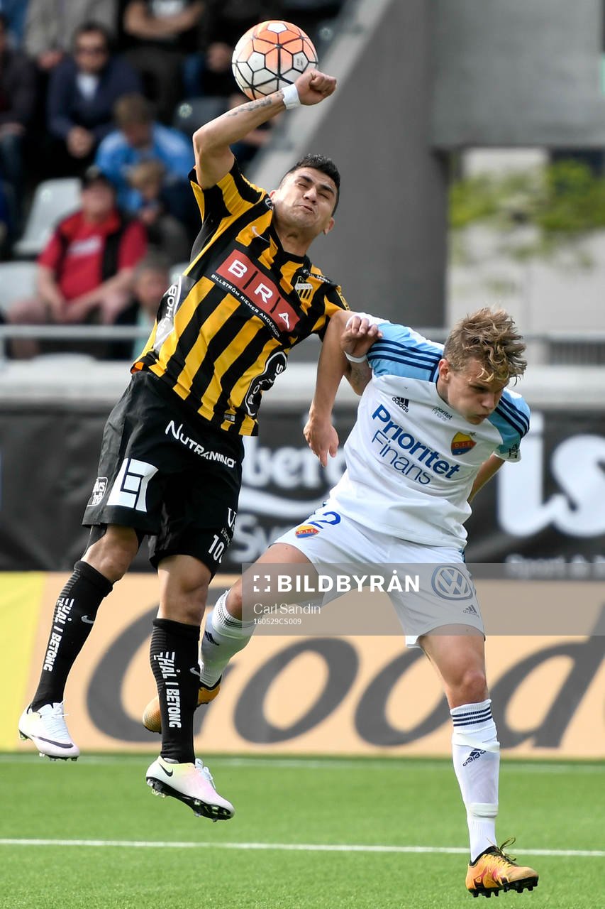Häckens Paulo de Oliveira och Djurgårdens Tim Björkström