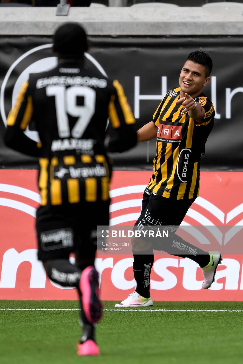 Häckens Paulo de Oliveira jublar