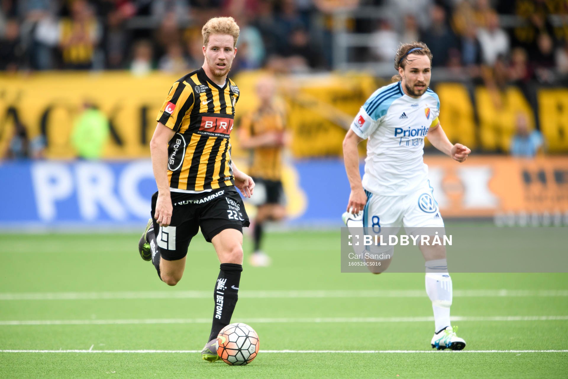 Häckens Samuel Gustafson och Djurgårdens Kevin Walker