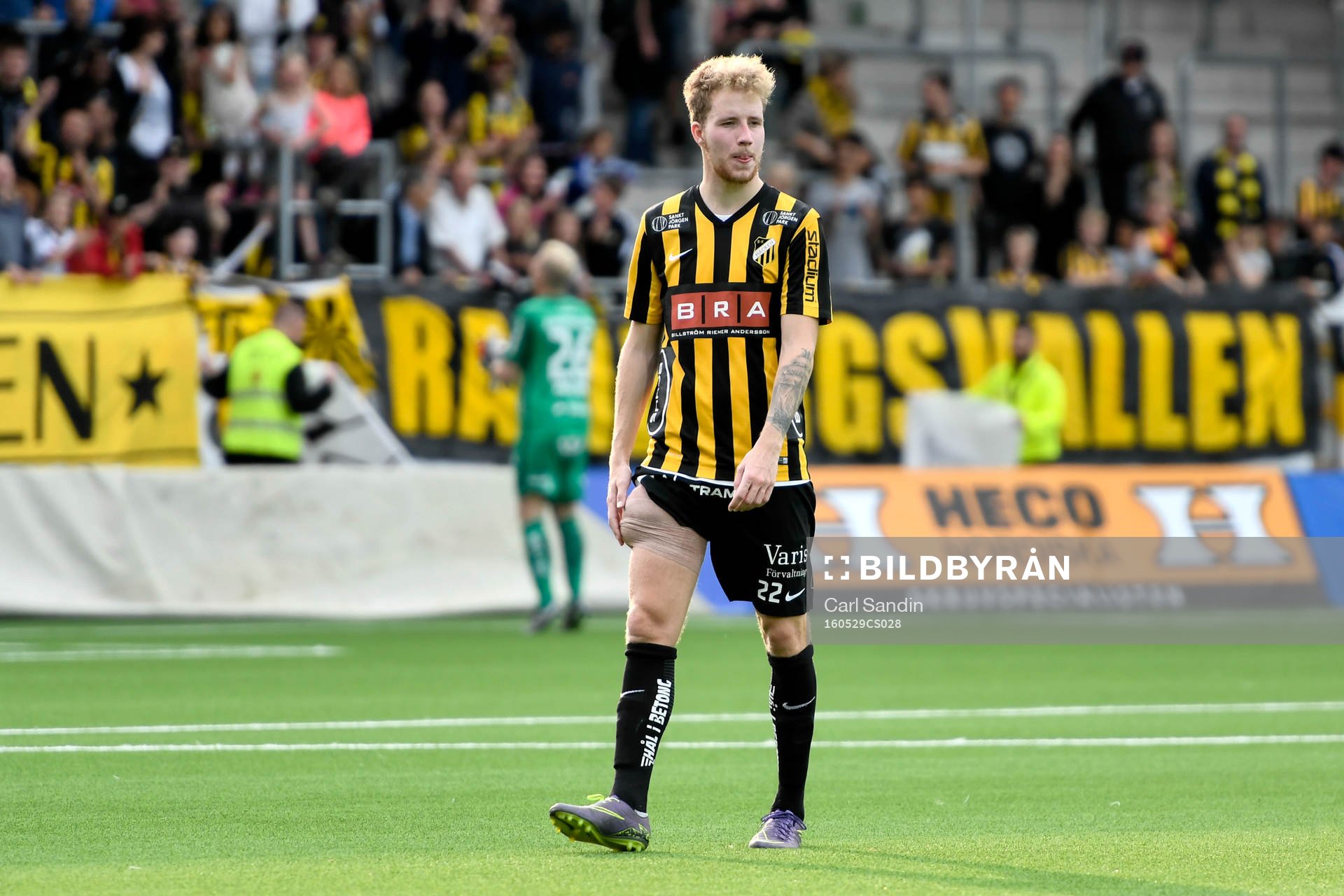 Häckens Samuel Gustafson med lindat lår