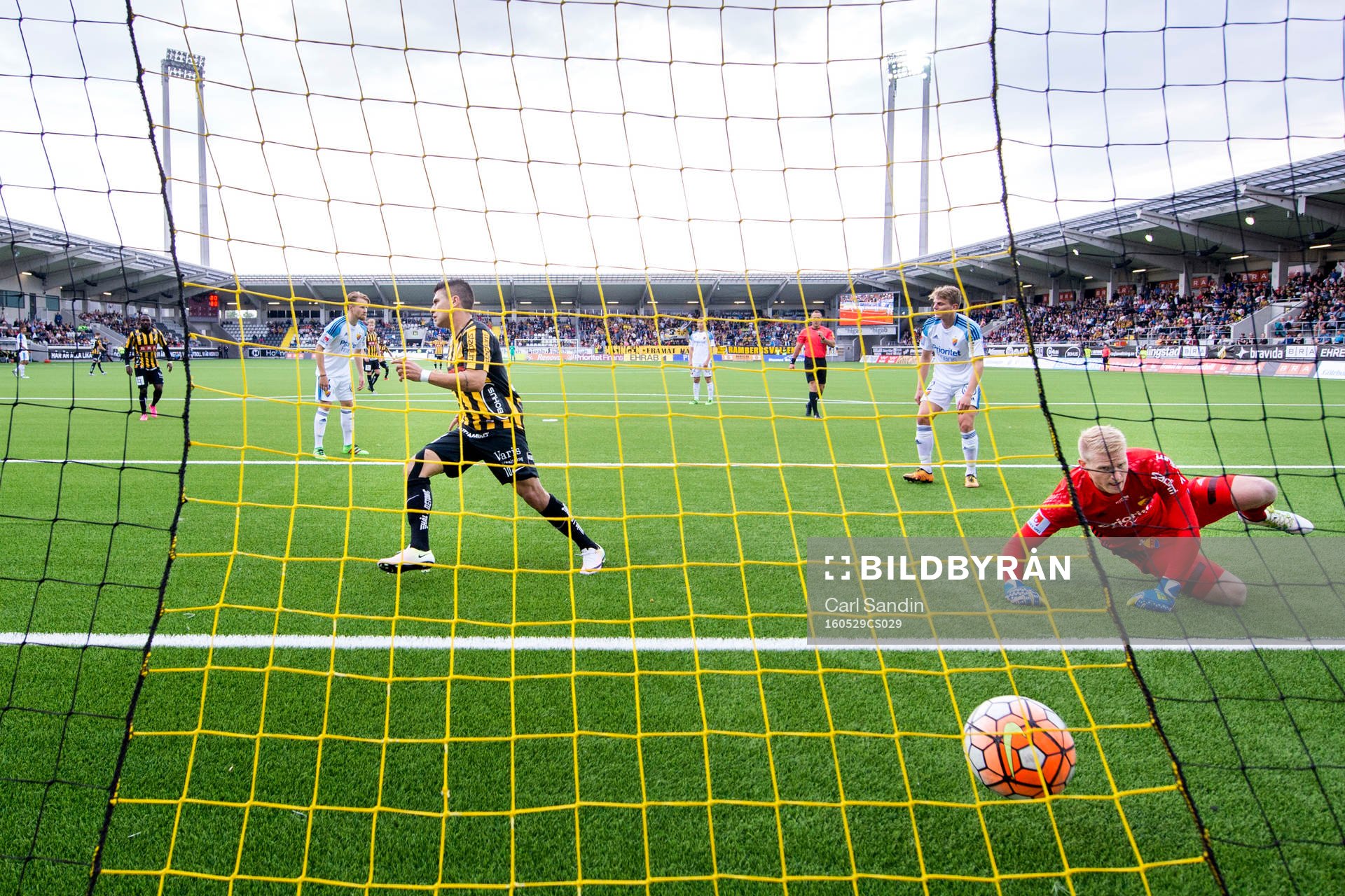 Häckens Paulo de Oliveira jublar