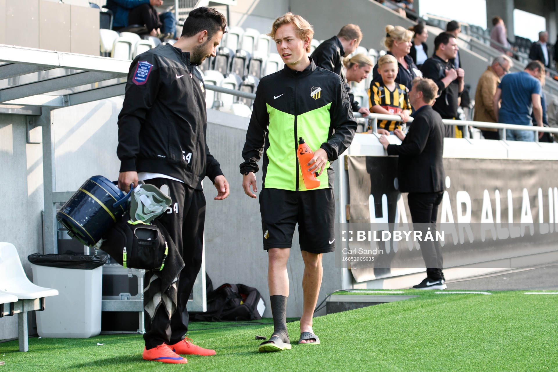 Häckens Joel Andersson med lindad fot