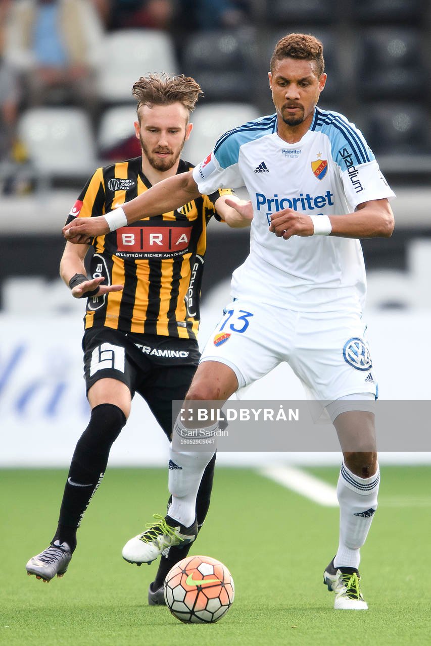 Häckens Simon Sandberg och Djurgårdens Mathias Ranegie