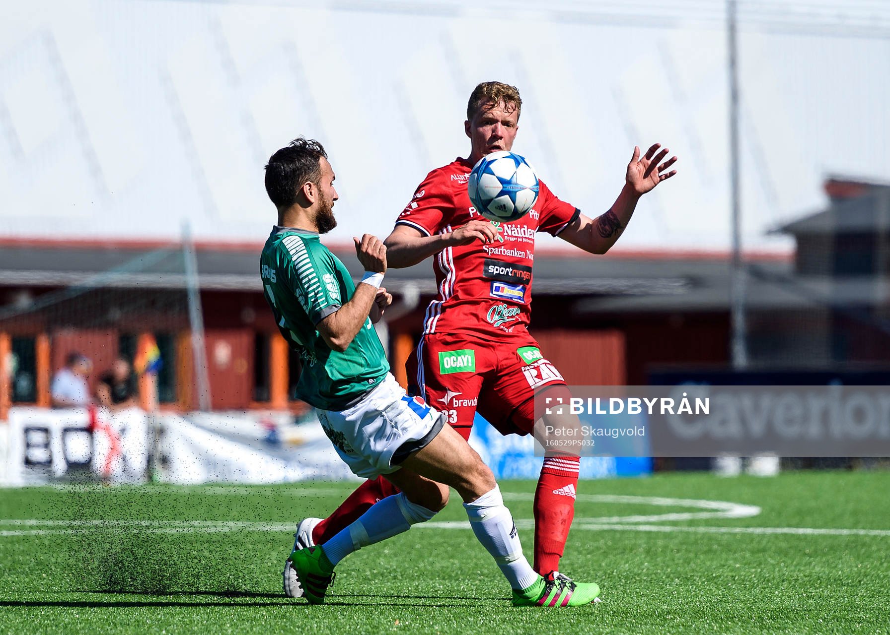 Brage:s Modaser Zekria och Piteå:s Robert Hammarsted under fotbollsmatchen i division 1 norra mellan Piteå och Brage den 29 maj 2016 i Piteå.