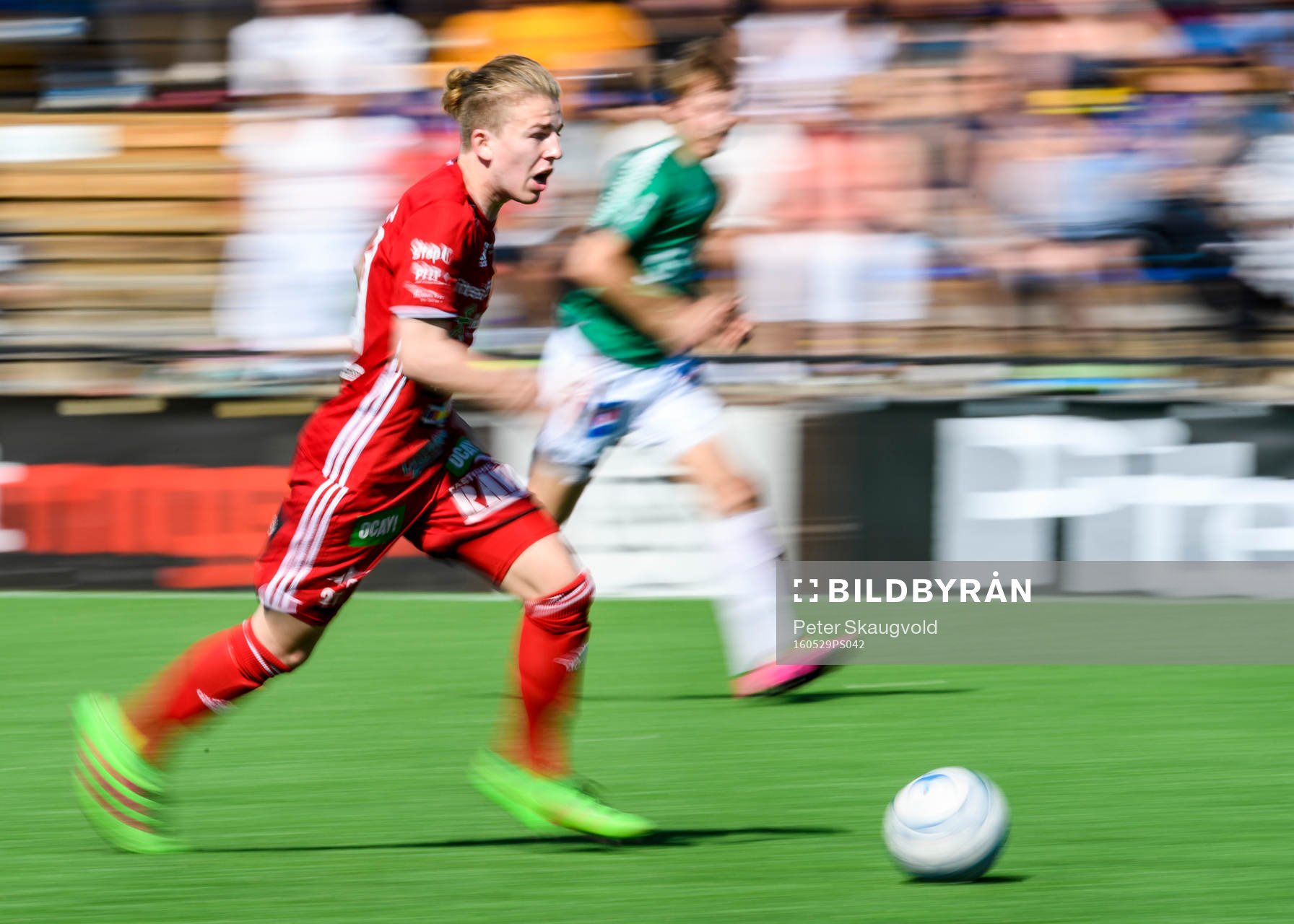 s Axel Uddström med bollen
