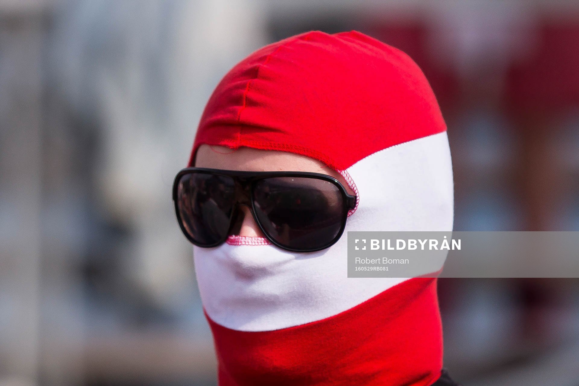 En maskerad Kalmars supporter
