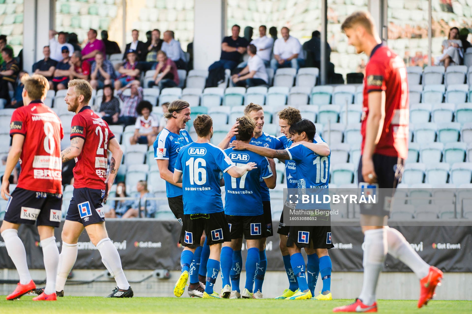 Halmstads Andreas Bengtsson gör 0-2 och jublar med