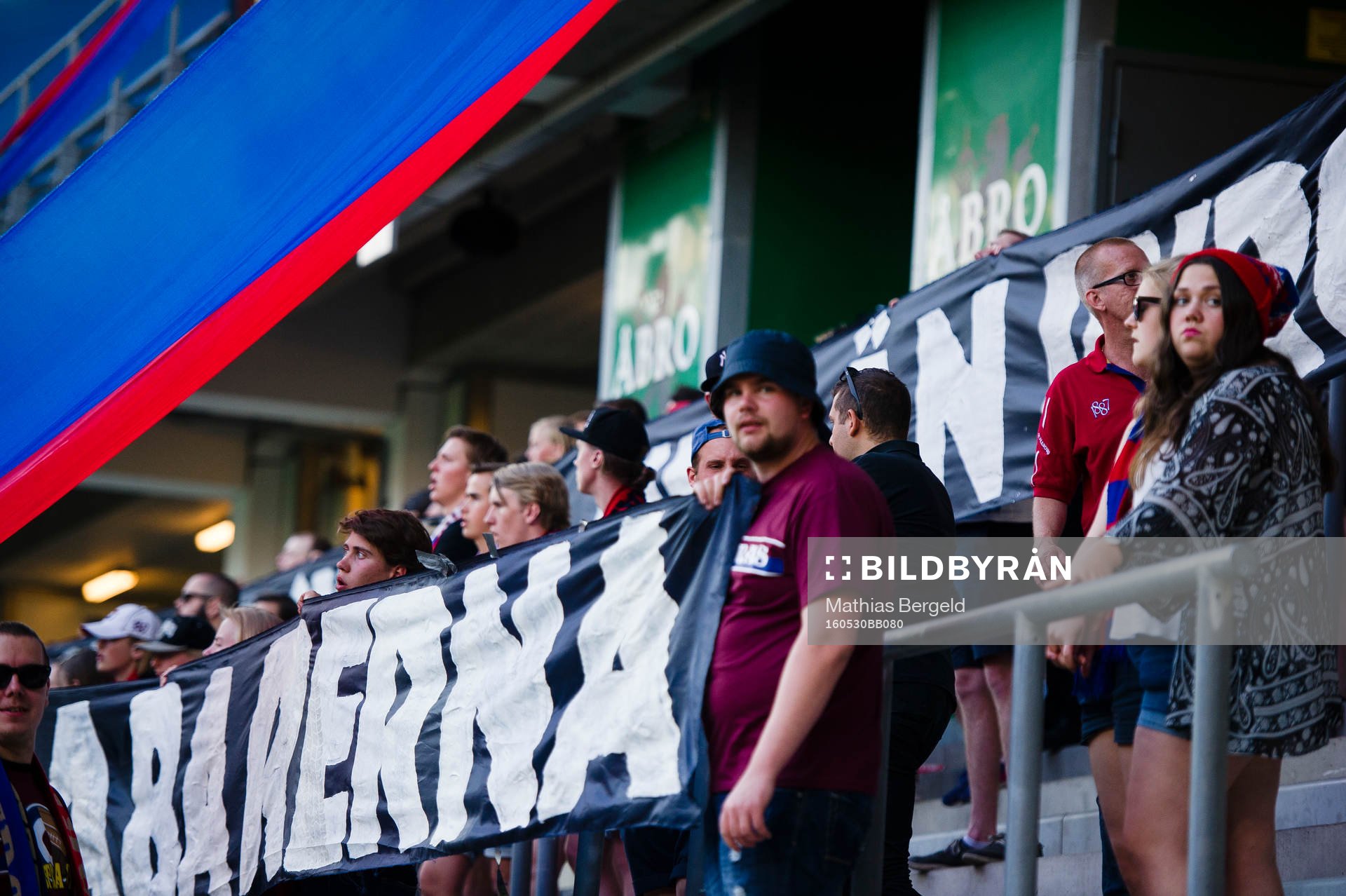 Örgrytes supportrar med banderoll
