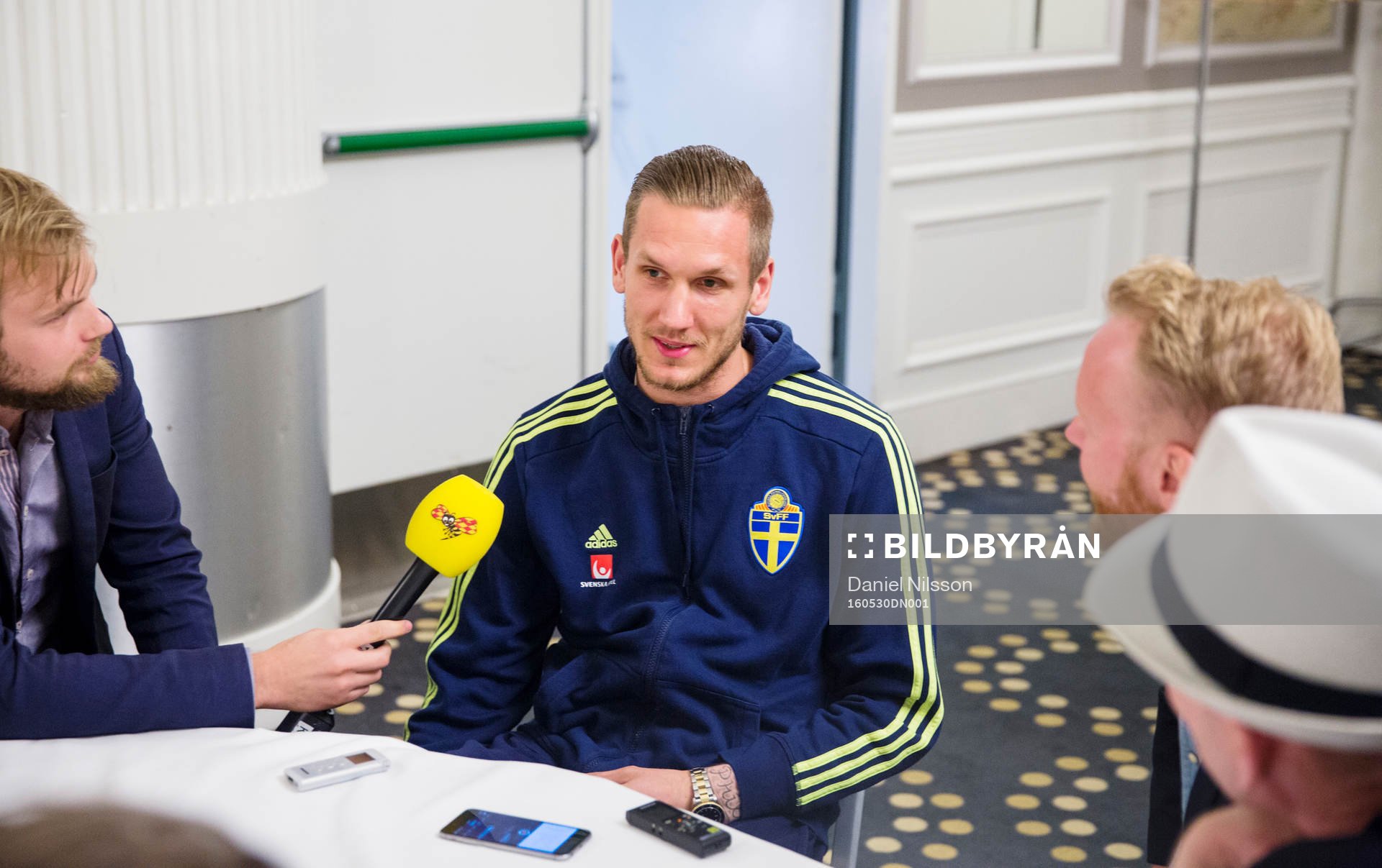 Svenska fotbollslandslagets målvakt Robin Olsen blir intervjuad av media under en pressträff den 30 Maj 2016 i Malmö.