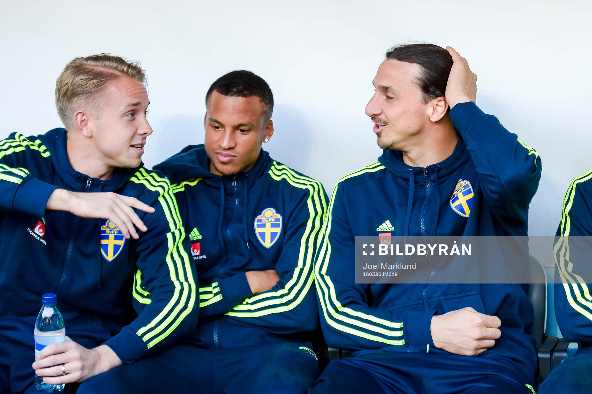 Sveriges målvakt Patrik Carlgren, Martin Olsson och Zlatan